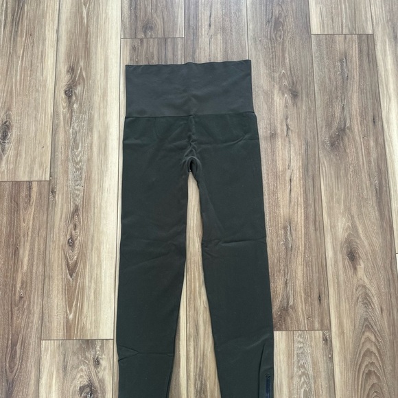 SPANX womens Olive Green High-Waisted seamless ankle zipper Leggings size 1X - Picture 5 of 5